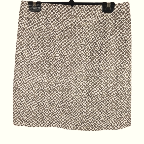 Anne Taylor Loft Dresses & Skirts - Ann Taylor Loft, Misses' Size 4, Giraffe Print Knee length skirt.